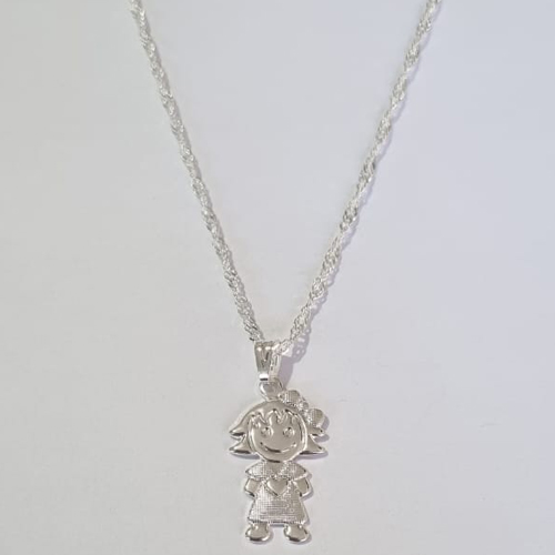 GARGANTILHA FOLHEADA A PRATA COM 50 MILÉSIMOS + VERNIZ DIAMOND 45CM CORRENTE SINGAPURA MENINA CORAÇÃO NO PEITO 12MM PRGG000967