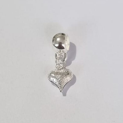 BERLOQUE FOLHEADO A PRATA COM 50 MILÉSIMOS + VERNIZ DIAMOND MINI CORAÇÃO COM BRILHOS 9MM (UNIDADE) PRBQ000119