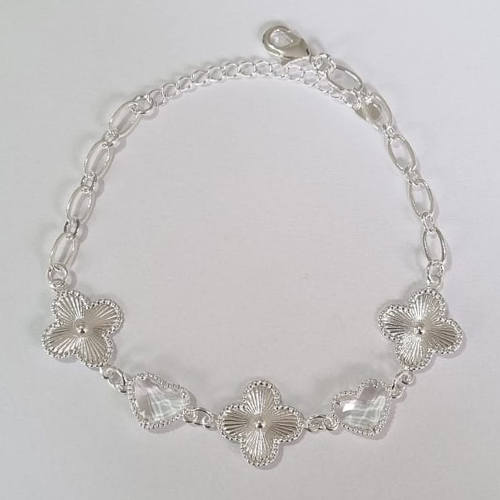 PULSEIRA FOLHEADA A PRATA COM 50 MILÉSIMOS + VERNIZ DIAMOND 18CM COM 3 TREVOS E 2 CORAÇÕES DE VIDRO TRANSPARENTE 15MM+ EXTENSOR FECHO LAGOSTA PRPS000640