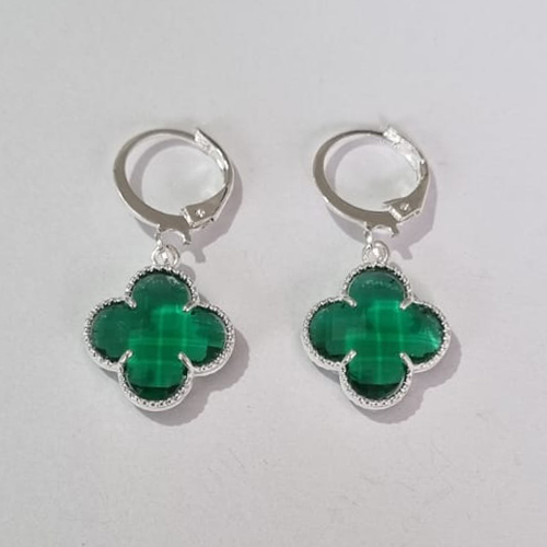 BRINCO FOLHEADO A PRATA COM 50 MILÉSIMOS + VERNIZ DIAMOND ARGOLA DE PRESSÃO TREVO VERDE VIDRO 13MM PRBR000749