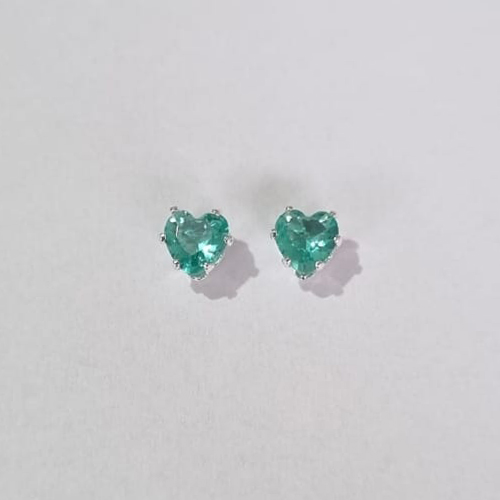 BRINCO FOLHEADO A PRATA COM 50 MILÉSIMOS + VERNIZ DIAMOND ZIRCÔNIA VERDE FORMATO CORAÇÃO 6MM PRBR000756