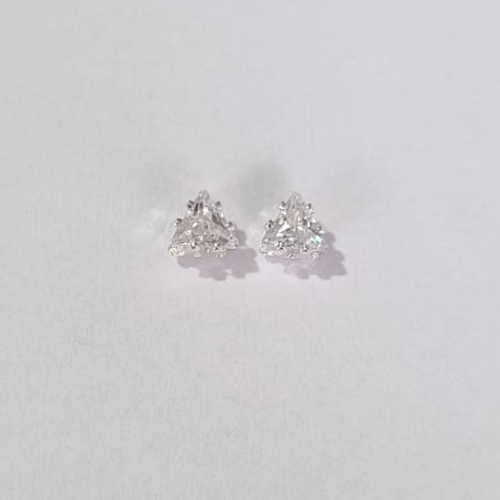 BRINCO FOLHEADO A PRATA COM 50 MILÉSIMOS + VERNIZ DIAMOND ZIRCÔNIA CRISTAL FORMATO TRIÂNGULO 4MM PRBR000758