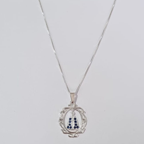 GARGANTILHA FOLHEADA A PRATA COM 50 MILÉSIMOS + VERNIZ DIAMOND CORRENTE VENEZIANA 42CM NOSSA SENHORA APARECIDA CRAVEJADO COM MICRO ZIRCÔNIAS AZUÍS 19MM + EXTENSOR FECHO LAGOSTA PRGG001003