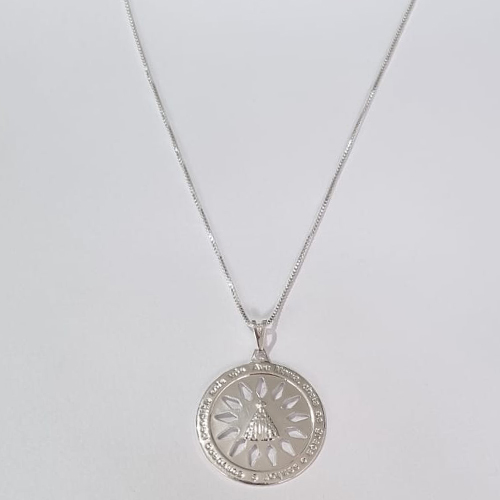 GARGANTILHA FOLHEADA A PRATA COM 50 MILÉSIMOS + VERNIZ DIAMOND CORRENTE VENEZIANA 45CM PINGENTE VAZADO NOSSA SRA APARECIDA 26MM FECHO LAGOSTA PRGG001011
