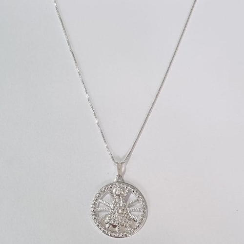 GARGANTILHA FOLHEADA A PRATA COM 50 MILÉSIMOS + VERNIZ DIAMOND CORRENTE VENEZIANA 45CM PINGENTE REDONDO NOSSA SRA APARECIDA VAZADA 23MM FECHO LAGOSTA PRGG001023
