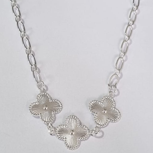 GARGANTILHA FOLHEADA A PRATA COM 50 MILÉSIMOS + VERNIZ DIAMOND CORRENTE 40CM TREVO PRATA 13MM + EXTENSOR E FECHO LAGOSTA PRGG001033