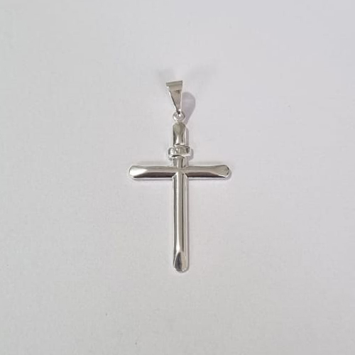PINGENTE FOLHEADO A PRATA COM 50 MILÉSIMOS + VERNIZ DIAMOND CRUCIFIXO LISO COM PONTAS AMASSADAS 18X30MM PRPG000029