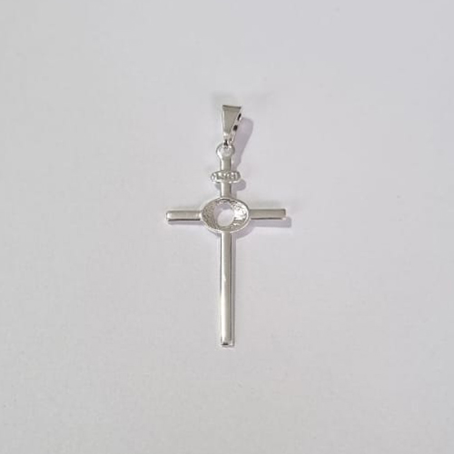PINGENTE FOLHEADO A PRATA COM 50 MILÉSIMOS + VERNIZ DIAMOND CRUCIFIXO VAZADO 17X28MM PRPG000030