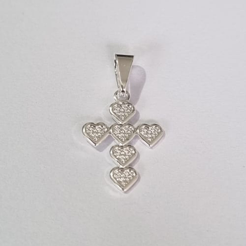 PINGENTE FOLHEADO A PRATA COM 50 MILÉSIMOS + VERNIZ DIAMOND CRUCIFIXO FORMATO CORAÇÃO 12X16MM PRPG000038
