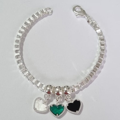 PULSEIRA FOLHEADA A PRATA COM 50 MILÉSIMOS + VERNIZ DIAMOND 17CM PINGENTE 1 CORAÇÃO VIDRO VERDE E 2 RESINAS 10MM FECHO LAGOSTA PRPS000804