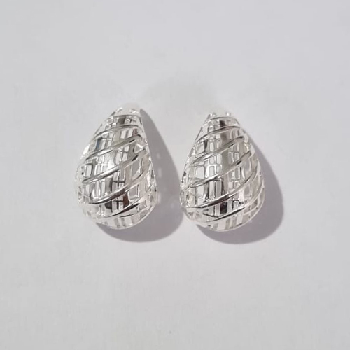 BRINCO FOLHEADO A PRATA COM 50 MILÉSIMOS + VERNIZ DIAMOND GOTA VAZADA 15MM PRBR000831