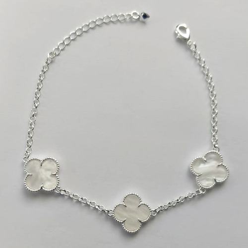 PULSEIRA FOLHEADA A PRATA COM 50 MILÉSIMOS + VERNIZ DIAMOND 17CM TREVO BRANCO 13MM FECHO LAGOSTA + EXTENSOR PRPS000835