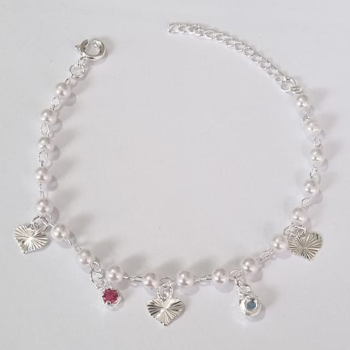 PULSEIRA FOLHEADA A PRATA COM 50 MILÉSIMOS + VERNIZ DIAMOND INFANTIL 13CM PÉROLAS E CORAÇÕES + EXTENSOR PRPS000887