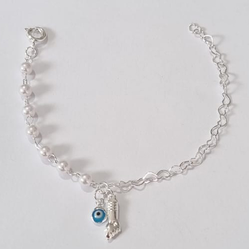 PULSEIRA FOLHEADA A PRATA COM 50 MILÉSIMOS + VERNIZ DIAMOND INFANTIL 14CM - PULSEIRA COM BOLINHAS E CORAÇÕES E PINGENTES FIGA E OLHO GREGO PRPS000898