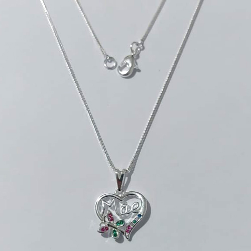 GARGANTILHA FOLHEADA A PRATA COM 50 MILÉSIMOS + VERNIZ DIAMOND - CORRENTE VENEZIANA 45CM CORAÇÃO ESCRITO MÃE COM MICRO ZIRCÔNIAS COLORIDAS 15MM - FECHO LAGOSTA PRGG001079