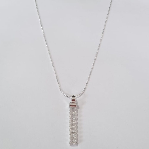 GARGANTILHA FOLHEADA A PRATA COM 50 MILÉSIMOS + VERNIZ DIAMOND CORRENTE SINGAPURA 45CM COM PINGENTE EM ZIRCÔNIAS CRISTAIS 33MM + EXTENSOR FECHO LAGOSTA PRGG001082