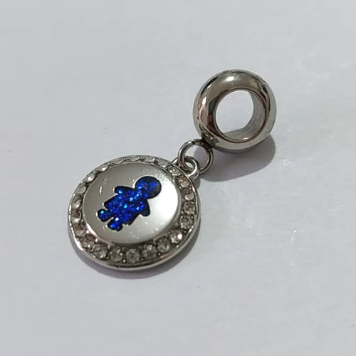 BERLOQUE EM AÇO INOXIDÁVEL 316L PINGENTE MENINO CRAVEJADO EM MICROS ZIRCÔNIAS 12X12MM ACBQ000014
