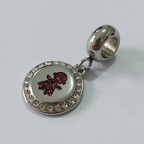 BERLOQUE EM AÇO INOXIDÁVEL 316L PINGENTE MENINA CRAVEJADO EM MICROS ZIRCÔNIAS 12X12MM ACBQ000015