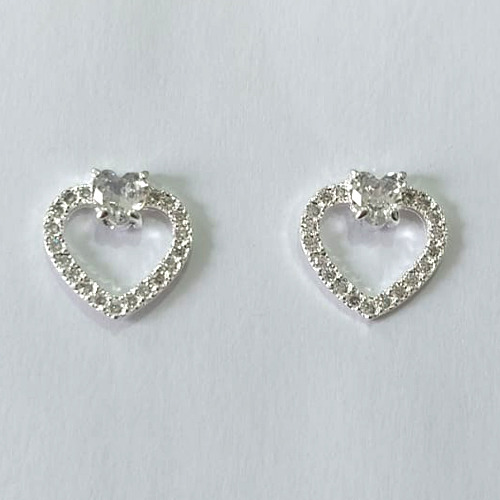 BRINCO FOLHEADO A PRATA COM 50 MILÉSIMOS + VERNIZ DIAMOND BRINCO DE PINO CORAÇÃO VAZADO COM MICRO ZIRCÔNIAS E ZIRCÔNIA FORMATO CORAÇÃO CRISTAL 15MM PRBR000855