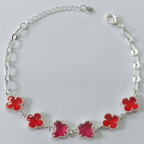 PULSEIRA FOLHEADA A PRATA COM 50 MILÉSIMOS + VERNIZ DIAMOND 19CM COM 4 TREVOS VERMELHOS VIDRO 10MM E 2 BORBOLETAS ROSAS VIDRO 10MM + EXTENSOR PRPS000904
