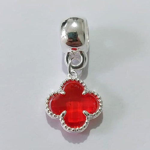 BERLOQUE FOLHEADO A PRATA COM 50 MILÉSIMOS + VERNIZ DIAMOND TREVO VERMELHO VIDRO 10MM (UNIDADE) PRBQ000131