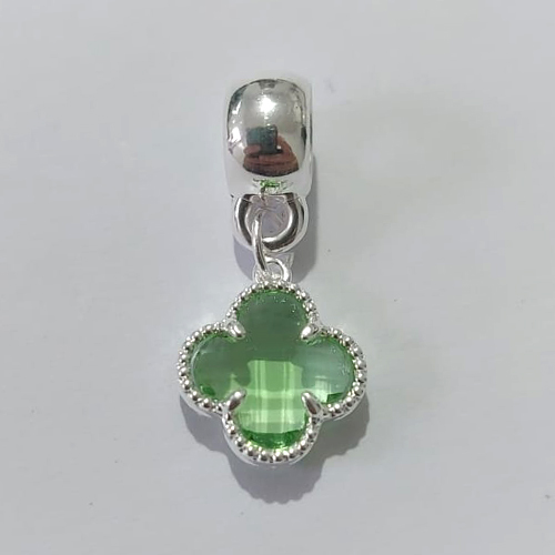 BERLOQUE FOLHEADO A PRATA COM 50 MILÉSIMOS + VERNIZ DIAMOND TREVO VERDE VIDRO 10MM (UNIDADE) PRBQ000133