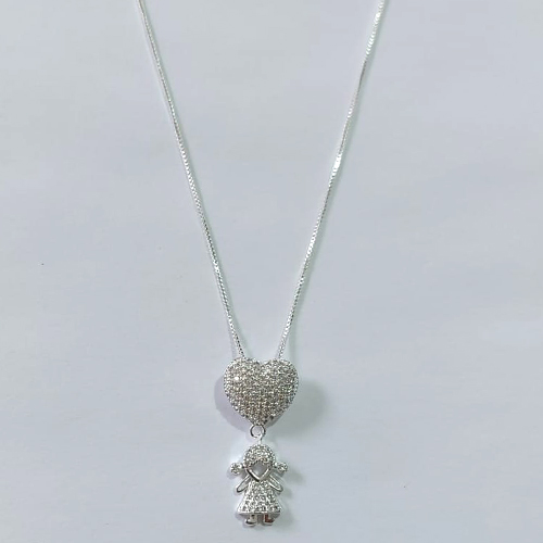 GARGANTILHA FOLHEADA A PRATA COM 50 MILÉSIMOS + VERNIZ DIAMOND CORRENTE VENEZIANA 45CM MENINA E CORAÇÃO CRAVEJADOS COM MICRO ZIRCÔNIAS 14MM PRGG001131