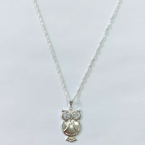 GARGANTILHA FOLHEADA A PRATA COM 50 MILÉSIMOS + VERNIZ DIAMOND CORRENTE SINGAPURA 45CM PINGENTE CORUJA 15MM PRGG001135