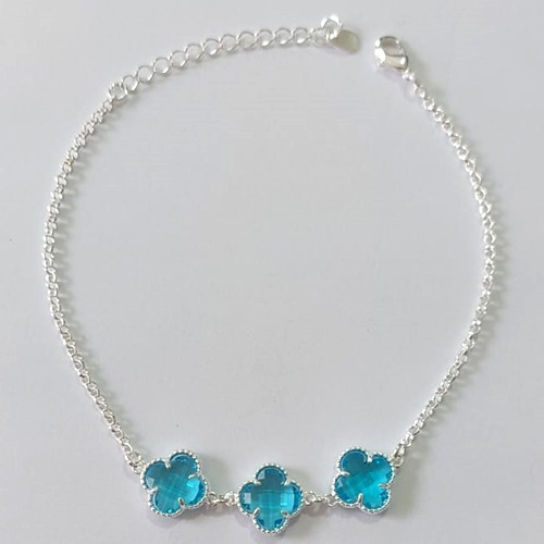 PULSEIRA FOLHEADA A PRATA COM 50 MILÉSIMOS + VERNIZ DIAMOND 18CM COM 3TREVOS DE VIDRO AZUÍS 10MM+ EXTENSOR FECHO LAGOSTA PRPS000944