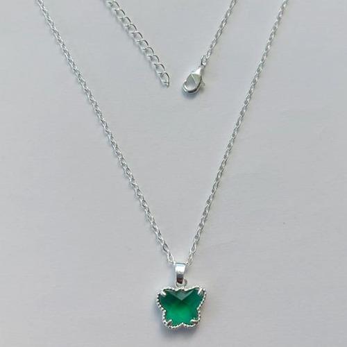 GARGANTILHA FOLHEADA A PRATA COM 50 MILÉSIMOS + VERNIZ DIAMOND - GARGANTILHA CORRENTE CADEADO 45CM PINGENTE VAN CLEEF BORBOLETA VERDE VIDRO 11MM - FECHO LAGOSTA (PRA305) PRGG001155