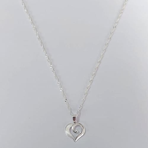 GARGANTILHA FOLHEADA A PRATA COM 50 MILÉSIMOS + VERNIZ DIAMOND CORRENTE CADEADO 45CM PINGENTE CORAÇÃO VAZADO 13MM FECHO LAGOSTA PRGG001181