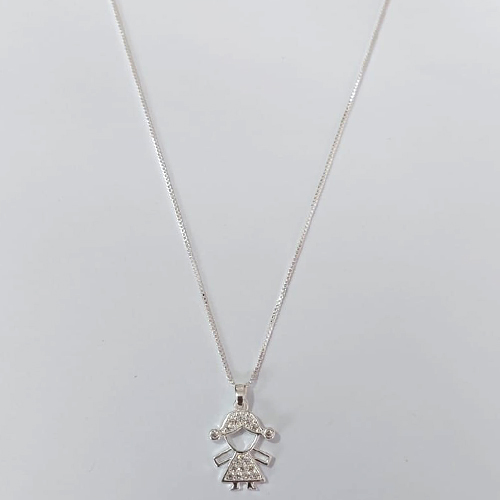 GARGANTILHA FOLHEADA A PRATA COM 50 MILÉSIMOS + VERNIZ DIAMOND CORRENTE VENEZIANA 42CM PINGENTE MENINA COM MICRO ZIRCÔNIAS CRISTAL 12MM FECHO LAGOSTA PRGG001189