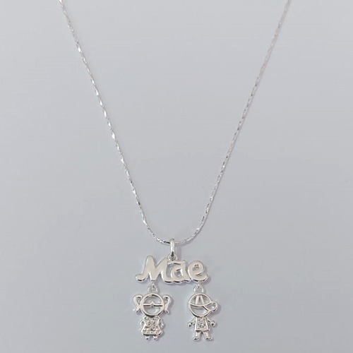 GARGANTILHA FOLHEADA A PRATA COM 50 MILÉSIMOS + VERNIZ DIAMOND CORRENTE L 11  45CM + EXTENSOR PINGENTE MÃE COM MENINA E MENINO CRAVEJADO EM MICROS ZIRCÔNIAS 23MM PRGG001212