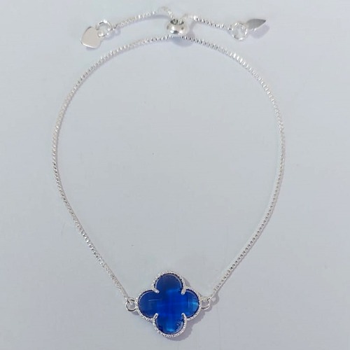 PULSEIRA FOLHEADA A PRATA COM 50 MILÉSIMOS + VERNIZ DIAMOND AJUSTÁVEL TREVO AZUL VIDRO 13MM PRPS000970