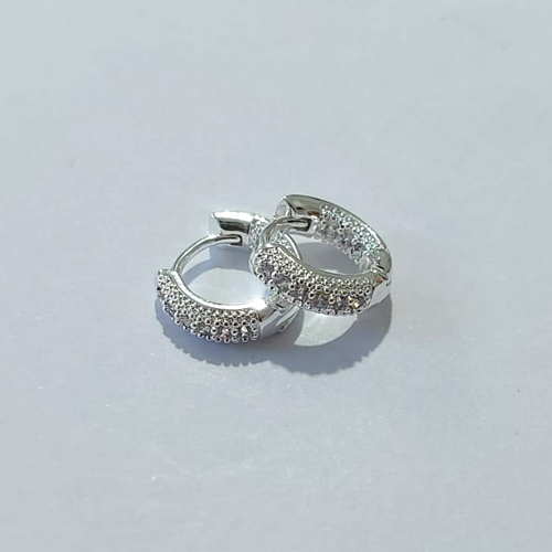 BRINCO FOLHEADO A PRATA COM 50 MILÉSIMOS + VERNIZ DIAMOND ARGOLA COM 1 FILEIRA DE MICRO ZIRCÔNIAS 10MM PRBR000957