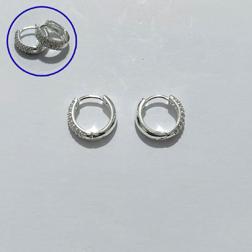 BRINCO FOLHEADO A PRATA COM 50 MILÉSIMOS + VERNIZ DIAMOND ARGOLA COM 1 FILEIRA DE MICRO ZIRCÔNIAS 11MM PRBR000963