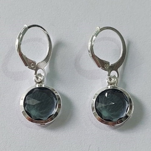 BRINCO FOLHEADO A PRATA COM 50 MILÉSIMOS + VERNIZ DIAMOND ARGOLA DE PRESSÃO COM ZIRCÔNIA CINZA 11MM PRBR000983