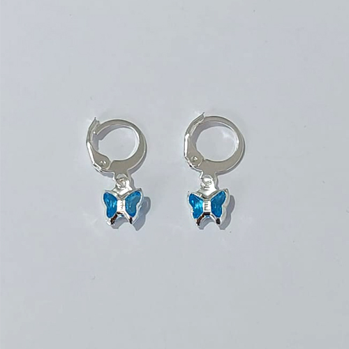 BRINCO FOLHEADO A PRATA COM 50 MILÉSIMOS + VERNIZ DIAMOND - BRINCO INFANTIL ARGOLA DE PRESSÃO BORBOLETA DE VIDRO AZUL 7MM PRBR000987