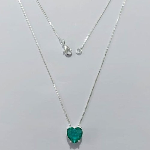 GARGANTILHA FOLHEADA A PRATA COM 50 MILÉSIMOS + VERNIZ DIAMOND CORRENTE VENEZIANA 45CM COM PINGENTE CORAÇÃO DE ZIRCÔNIA VERDE 10MM PRGG001246