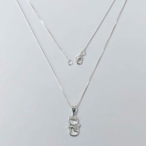 GARGANTILHA FOLHEADA A PRATA COM 50 MILÉSIMOS + VERNIZ DIAMOND CORRENTE VENEZIANA 45CM PINGENTE GATINHO COM MICRO ZIRCÔNIA 8MM PRGG001257