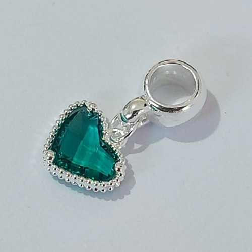 BERLOQUE FOLHEADO A PRATA COM 50 MILÉSIMOS + VERNIZ DIAMOND CORAÇÃO VIDRO VERDE 11MM (UNIDADE) PRBQ000155