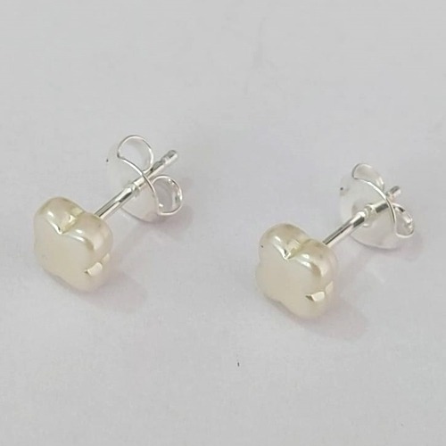 BRINCO FOLHEADO A PRATA COM 50 MILÉSIMOS + VERNIZ DIAMOND PINO TREVO 5MM PRBR001011