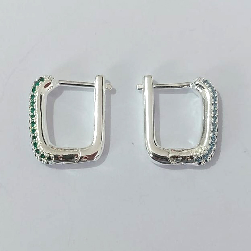 BRINCO FOLHEADO A PRATA COM 50 MILÉSIMOS + VERNIZ DIAMOND ARGOLA QUADRADA 3 FILEIRAS COM MICRO ZIRCÔNIAS COLORIDAS 15MM PRBR001013