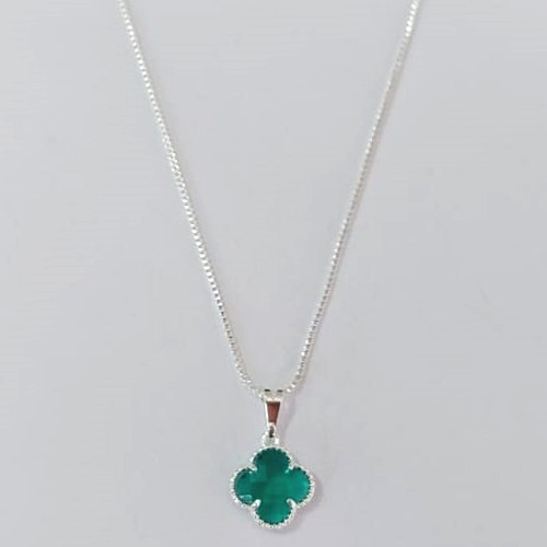 GARGANTILHA FOLHEADA A PRATA COM 50 MILÉSIMOS + VERNIZ DIAMOND 42CM CORRENTE TREVO VERDE VIDRO 13MM PRGG001285