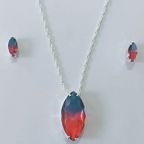 CONJUNTO FOLHEADO A PRATA COM 50 MILÉSIMOS  + VERNIZ DIAMOND CORRENTE SINGAPURA 45CM PINGENTE E BRINCO PINO 6MM ZIRCÔNIA DUAS CORES VERMELHA E AZUL 14X30MM PRCJ000106