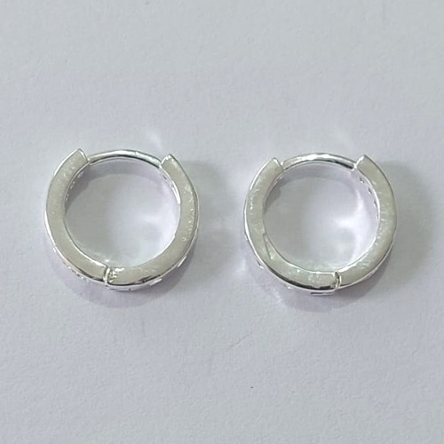 BRINCO FOLHEADO A PRATA COM 50 MILÉSIMOS + VERNIZ DIAMOND ARGOLA COM 1 FILEIRA DE MICRO ZIRCÔNIAS 15MM PRBR001025
