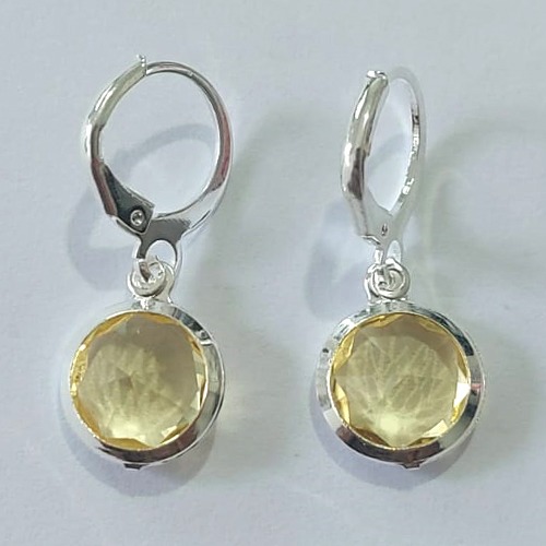 BRINCO FOLHEADO A PRATA COM 50 MILÉSIMOS + VERNIZ DIAMOND ARGOLA DE PRESSÃO COM ZIRCÔNIA AMARELA 11MM PRBR001035