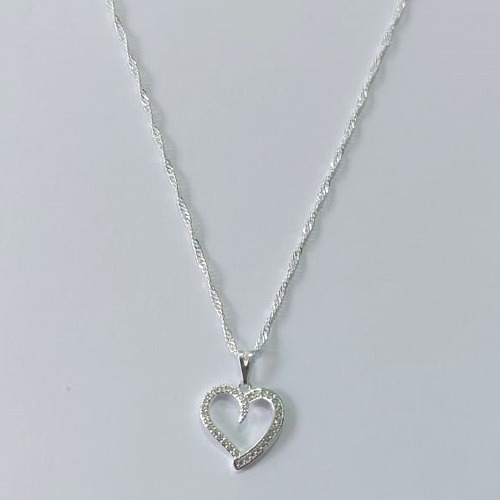 GARGANTILHA FOLHEADA A PRATA COM 50 MILÉSIMOS + VERNIZ DIAMOND CORRENTE SINGAPURA CORAÇÃO COM MICRO ZIRCÔNIAS 16MM PRGG001313