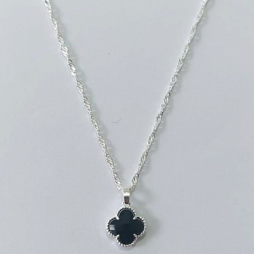 GARGANTILHA FOLHEADA A PRATA COM 50 MILÉSIMOS + VERNIZ DIAMOND CORRENTE TREVO PRETO VIDRO 13MM PRGG001314