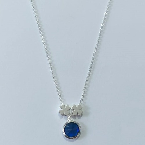 GARGANTILHA FOLHEADA A PRATA COM 50 MILÉSIMOS + VERNIZ DIAMOND CORRENTE CADEADO 45CM + EXTENSOR PINGENTE ZIRCÔNIA AZUL MARINHO 11MM E DOIS PINGENTES PRATAS PRGG001326